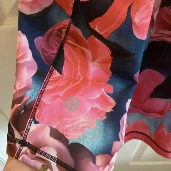 Lululemon Lightened Up Floral Print Slinglet - Picture 6 of 7